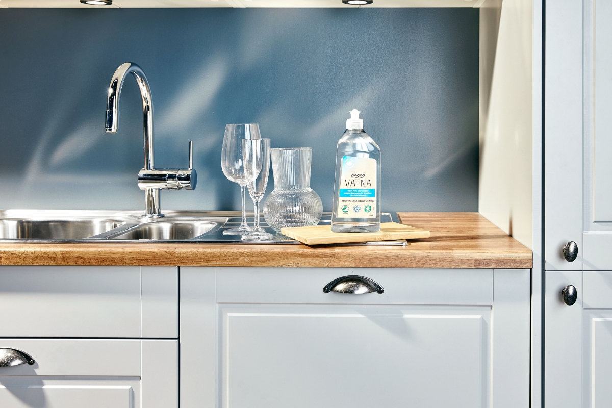 Vatna rinse aid and glassware on table