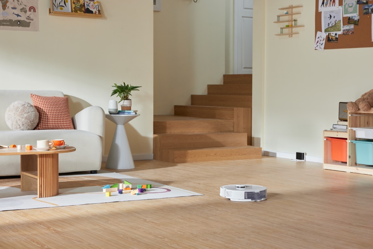 Wide angle image of the ROBOROCK Q8 MAX ROBOT VACUUM WHITE moving towards a staircase in a living room