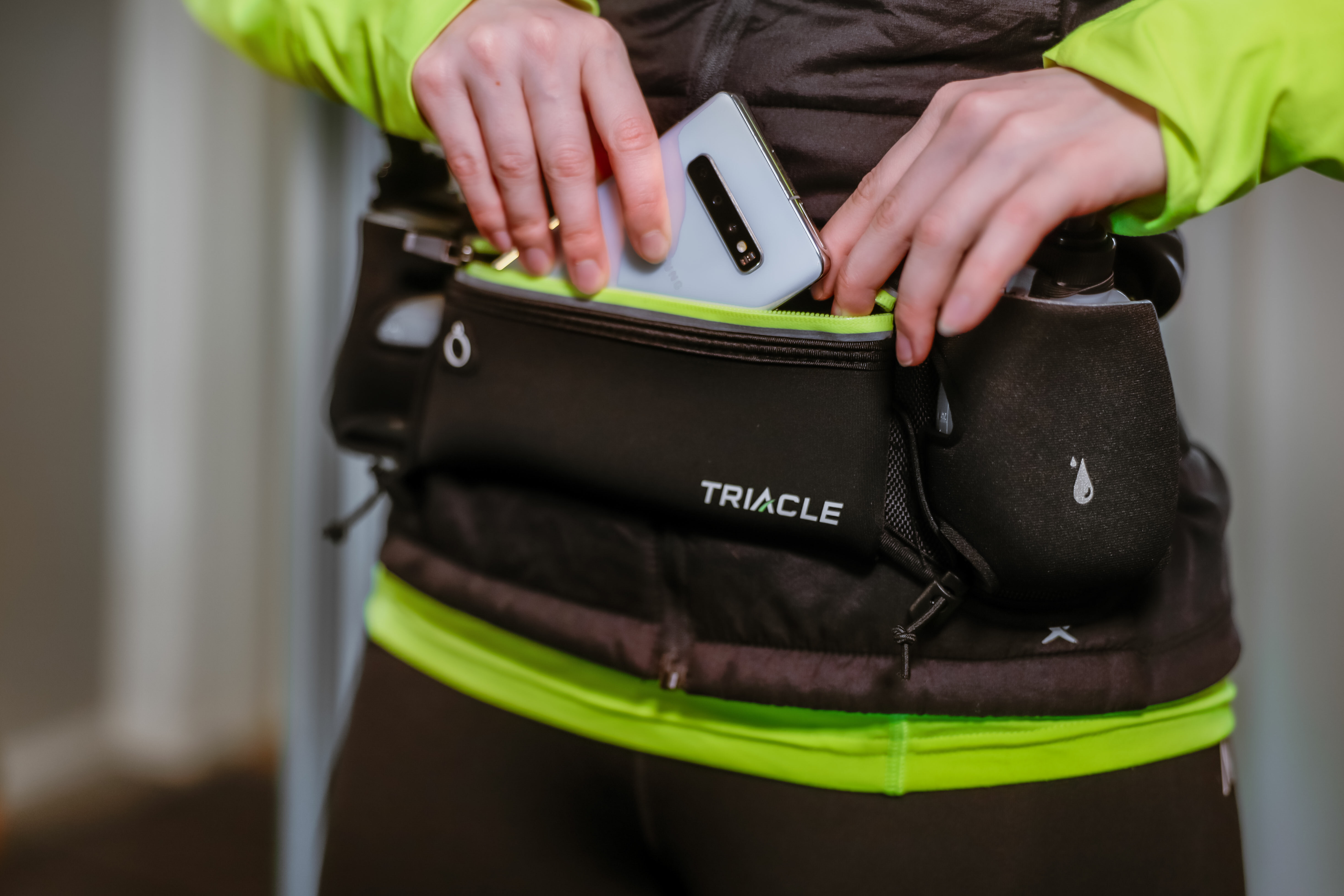 Triacle running belt with pocket for smartphone