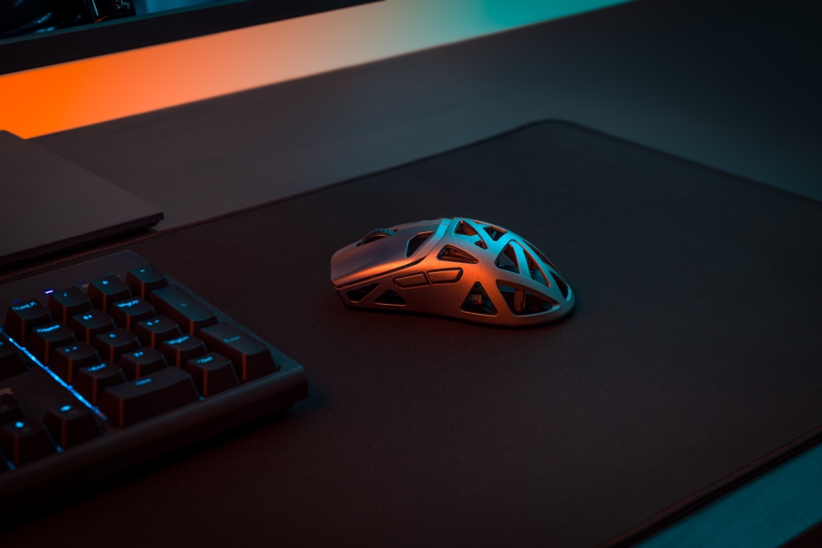 Cepter Falco Pro on a gaming table