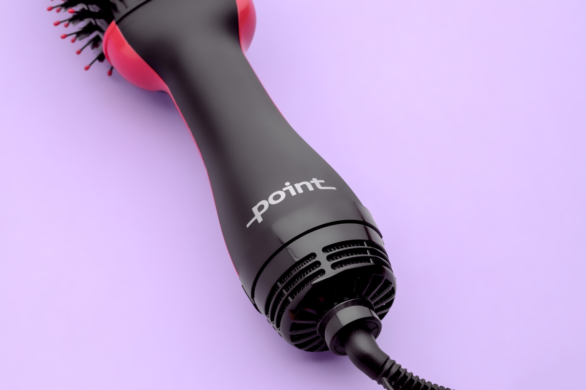 Close up POINT RUNWAY READY HOT AIR BRUSH and its rotating power cord on lilac background