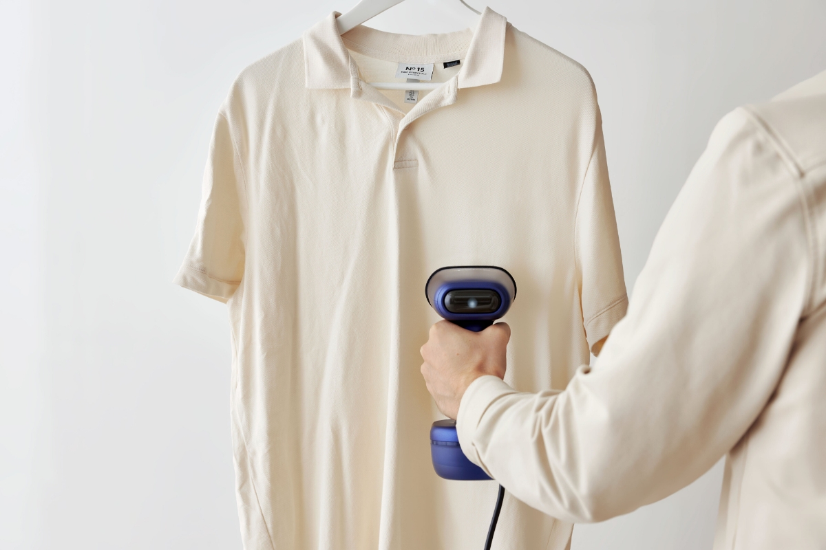 Close up of a person steaming a white t-shirt with the POINT PRO POHS15PRO STEAMER