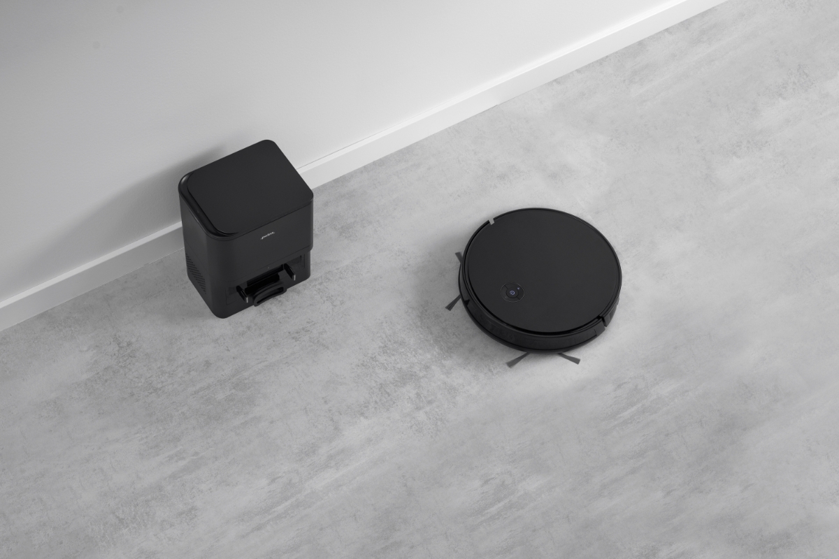 POINT DUSTY600+ ROBOT VACUUM CLEANER returning to its dock to charge