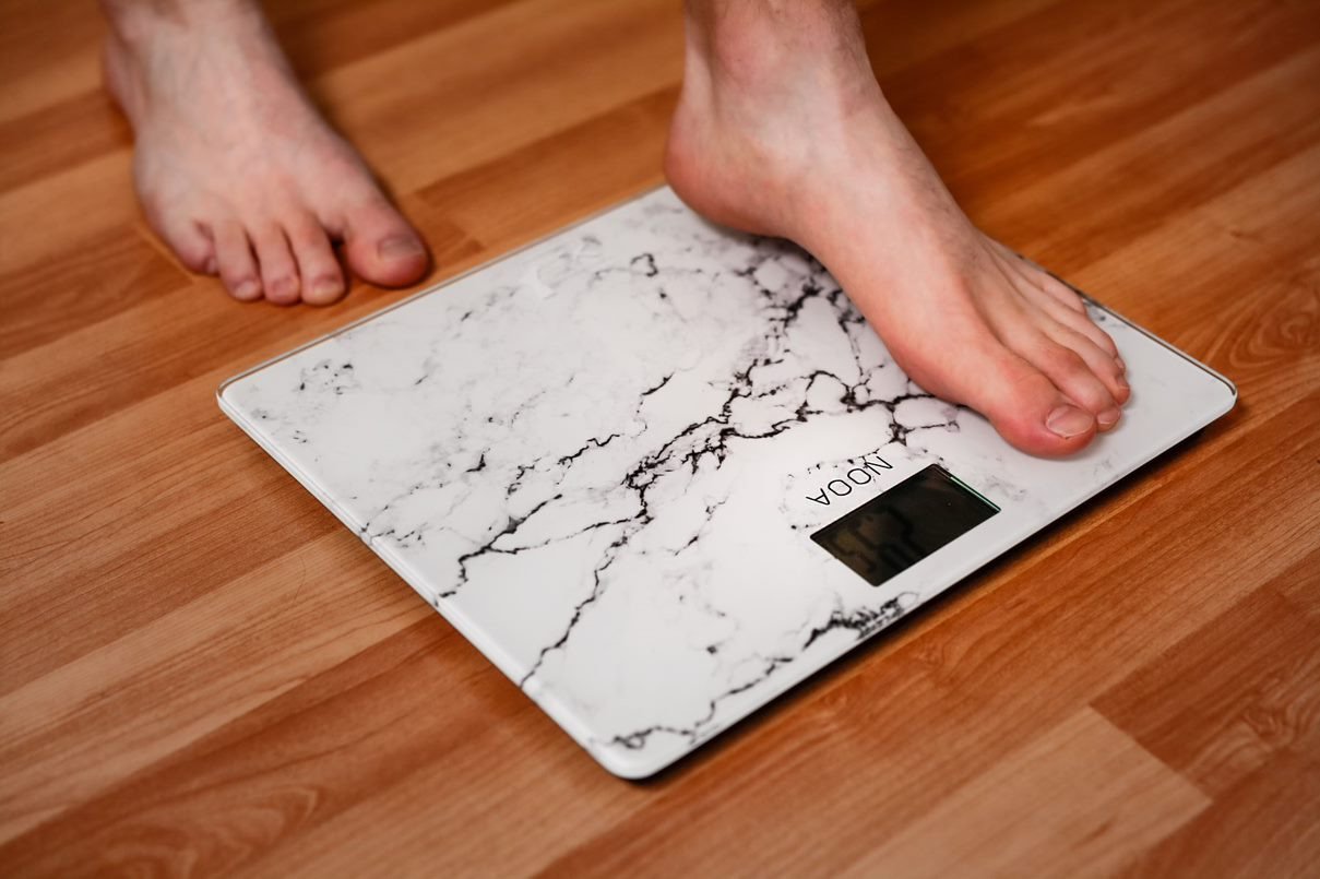 A person stepping on the Nooa scale
