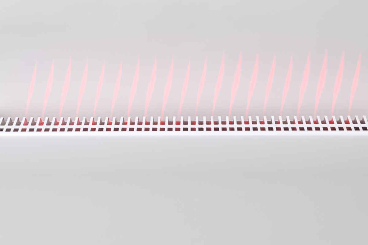An illustration of the POINT POLISW800 LOW PANEL HEATER, MATT WHITE heating up, red light illustrating heat