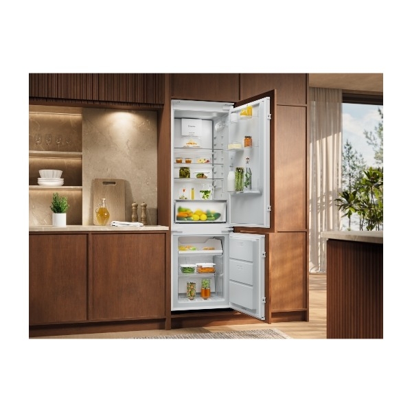 Electrolux 700-serien ENA7CE18S3 integreret kølefryseskab billede 7