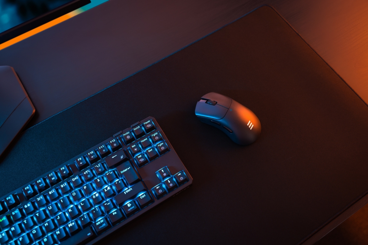 Cepter Gaia gaming mouse desk view from the top