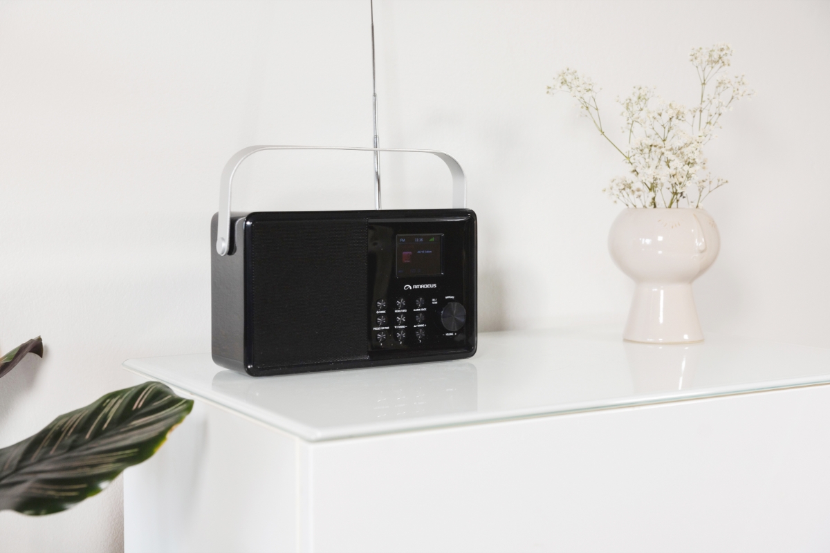 Amadeus Cornetto MK2 bærbar DAB+, hvit - Power.no
