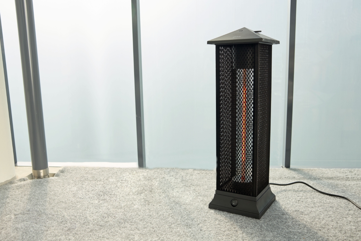 A wide angle shot of the POINT PRO POPHTOW66 patio heater on a balcony floor, next to the frosted glass panes