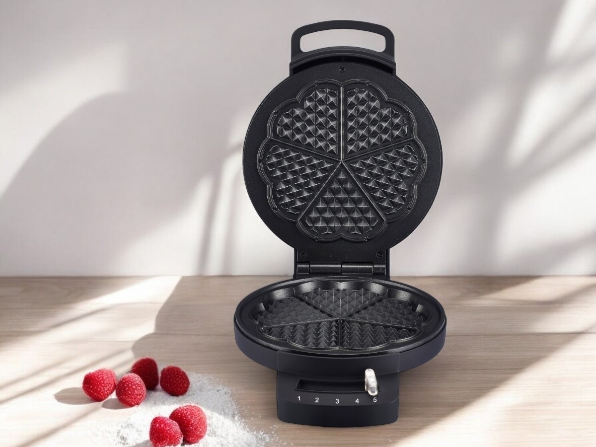 POINT POWM5000S WAFFLE MAKER SINGLE on light wooden countertop, with raspberries and flour sprinkled next to it