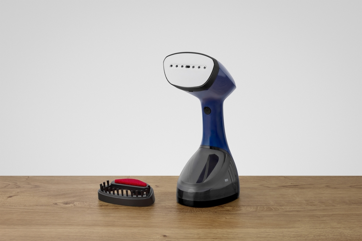 POINT POST5010 STEAMER 35G/2000W Blue Point POST5010 hand steamer on a wooden table with its brush attachment next to it on the table and a simple light grey background
