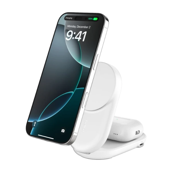 Belkin UltraCharge 2-in-1 taitettava magneettilaturi 25 W Qi2, valkoinen