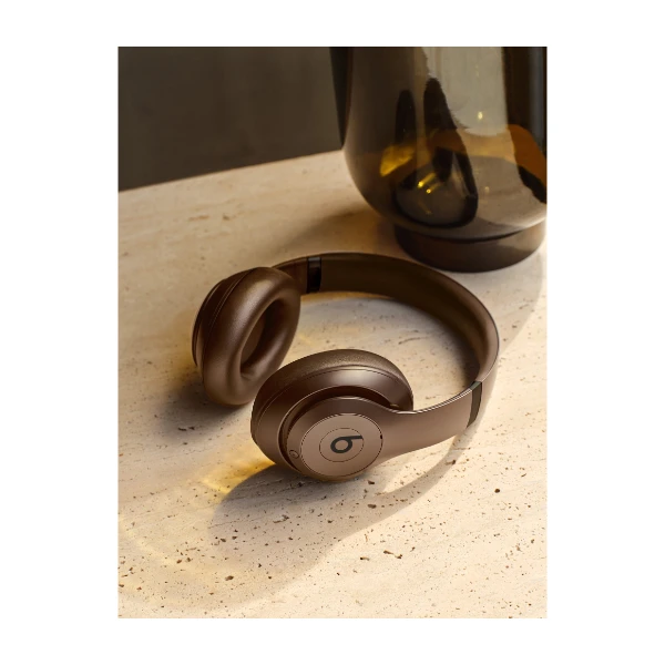 Beats Studio Pro trådløse hodetelefoner, mørkebrun - Power.no