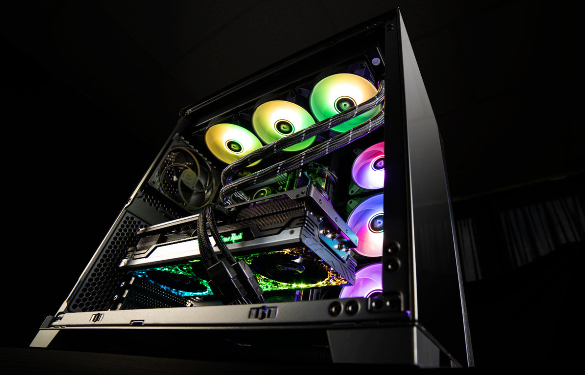 The interior of Cepter Extreme desktop PC